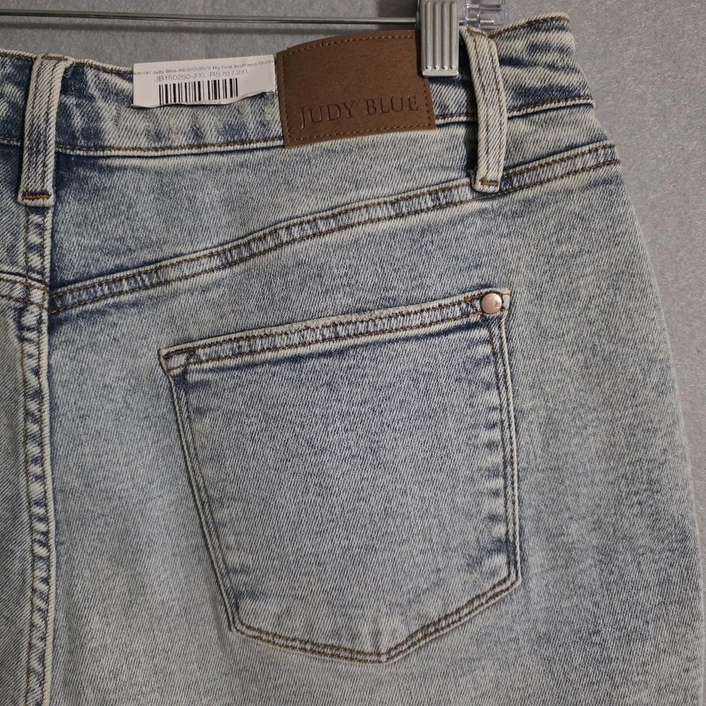 NWT Judy Blue Womens High Rise Mineral Wash Distressed Boyfriend Shorts Size XXL